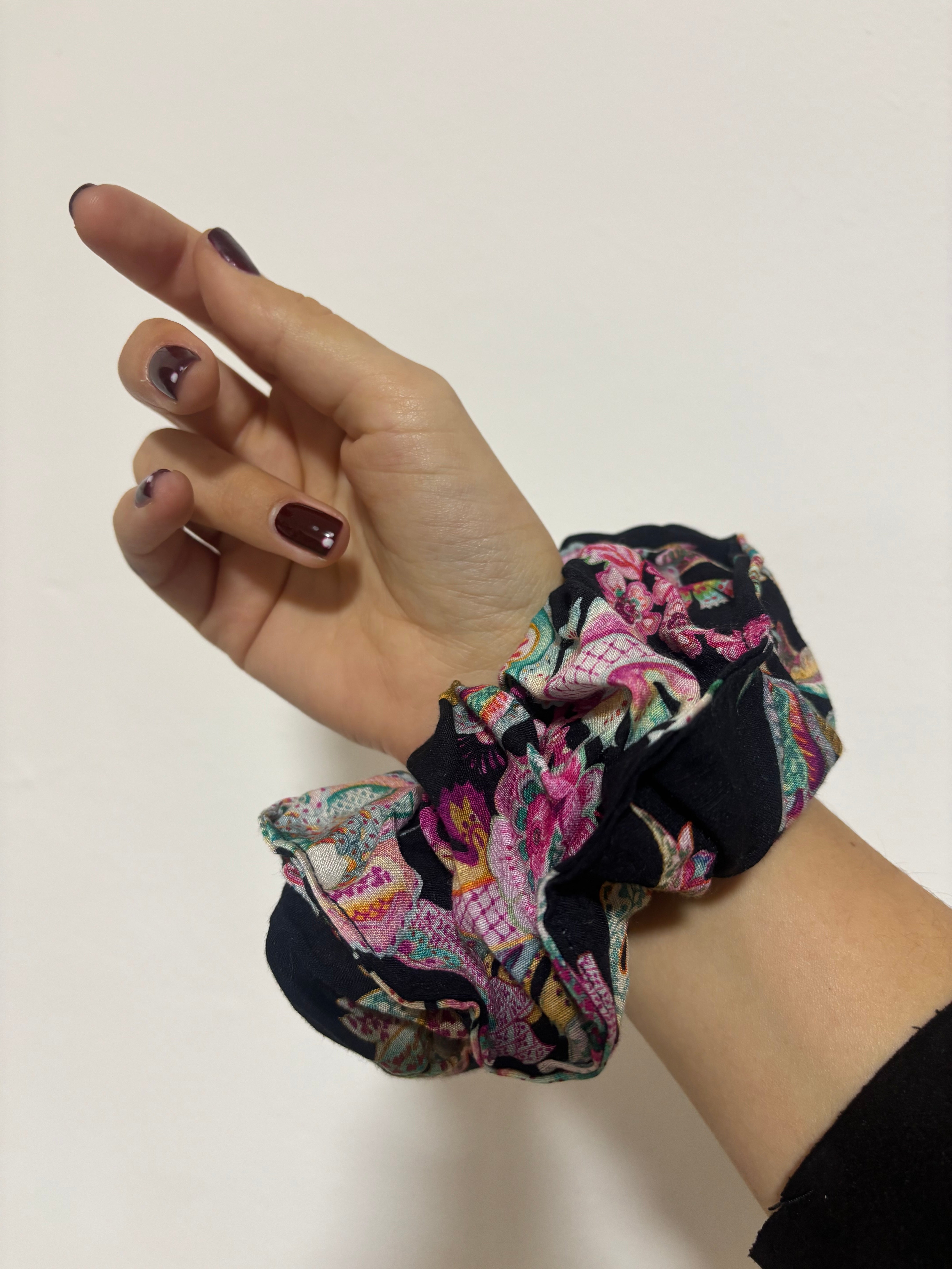 Scunchie black and pink